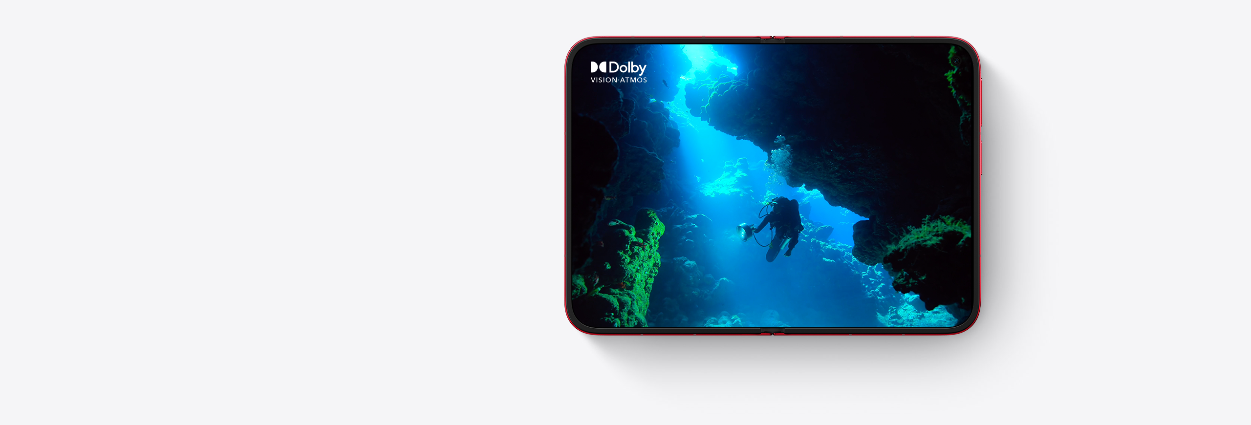 شاومي 18 Fold مفتوح بالكامل يعرض محتوى Dolby Vision على الشاشة الداخلية مقاس 7.58 بوصة
